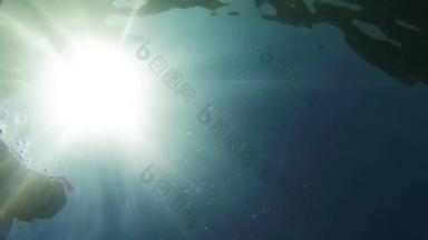 轮廓潜水潜水员太阳射线波纹管水